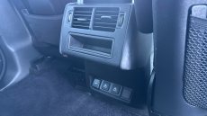 Land Rover Discovery 3.0 D300 S 5dr Auto Diesel Station Wagon